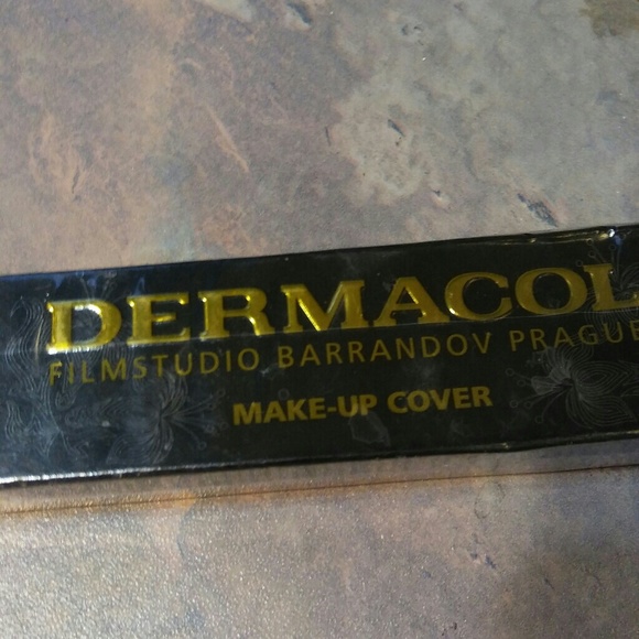 Make up - Picture 1 of 1